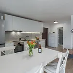 Exquisites Mit Eigener Galerie, Babybett, Waschmaschine Und Nur 700 Meter Zum Appartement *