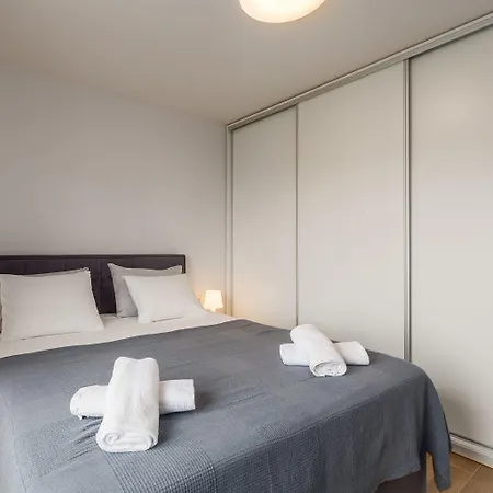 Apartment Exquisites Mit Eigener Galerie, Babybett, Waschmaschine Und Nur 700 Meter Zum Porec