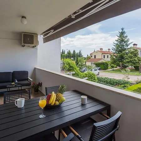 Exquisites Mit Eigener Galerie, Babybett, Waschmaschine Und Nur 700 Meter Zum Appartement *