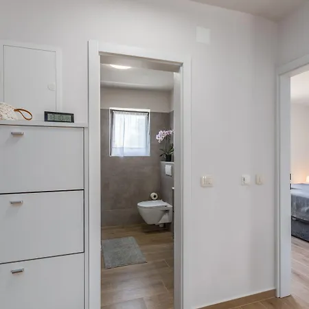Exquisites Mit Eigener Galerie, Babybett, Waschmaschine Und Nur 700 Meter Zum Apartment *
