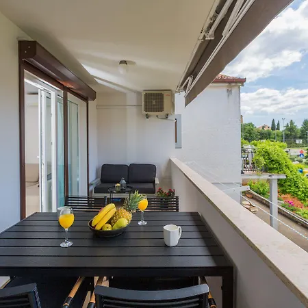 Apartment Exquisites Mit Eigener Galerie, Babybett, Waschmaschine Und Nur 700 Meter Zum *