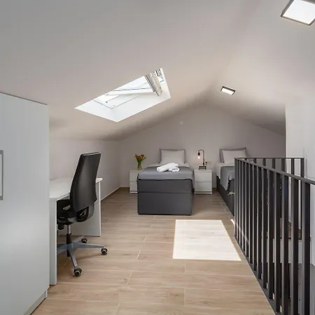 Exquisites Mit Eigener Galerie, Babybett, Waschmaschine Und Nur 700 Meter Zum Apartment *
