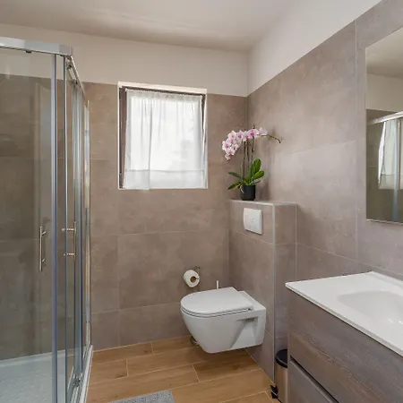 Apartment Exquisites Mit Eigener Galerie, Babybett, Waschmaschine Und Nur 700 Meter Zum